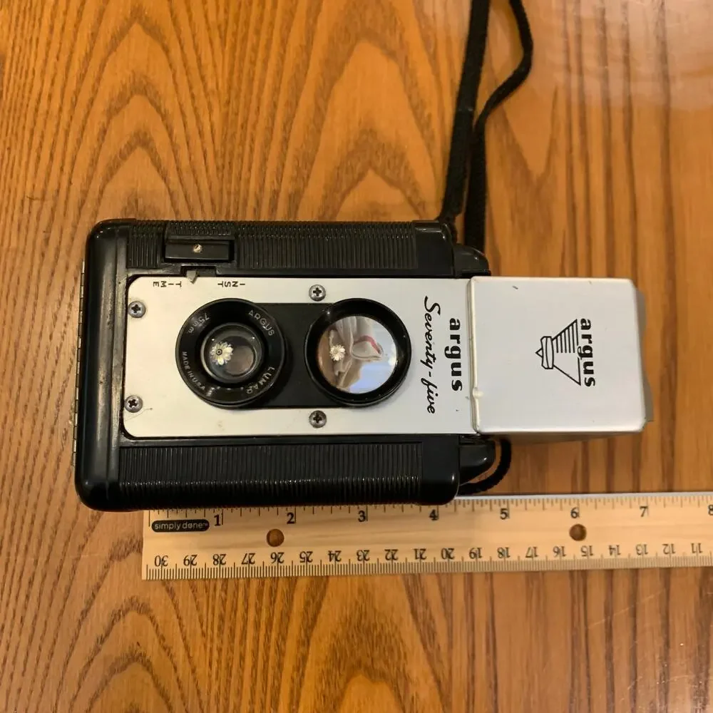 Argus Seventy-Five Twin-Lens Box Camera Vintage 620 Film Large Viewfinder